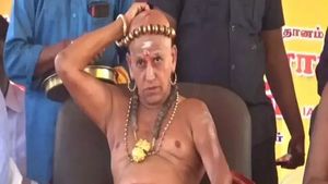 மதுரை ஆதீனம் மனநலம் பாதிக்கப்பட்டவர் போல் செயல்படுகிறார்.. இந்து மக்கள் கட்சி எடுத்த அதிரடி முடிவு 