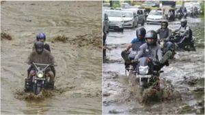 டெல்லியில் 124 ஆண்டுகளில் இல்லாத மழை.. ஒரே நாளில் கொட்டி தீர்த்தது! தவிக்கும் மக்கள்