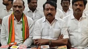 ஏணி சின்னத்தில் ஒரு குத்து.. ஓபிஎஸ் - எடப்பாடி 2 பேரும் பாஜக கூட்டணிதான்.. நயினார் ஒரே போடு