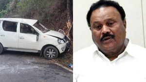 அதிமுக முன்னாள் அமைச்சர் திண்டுக்கல் சீனிவாசன் குடும்பத்தில் சோகம்.. விபத்தில் பேத்தி பலி!