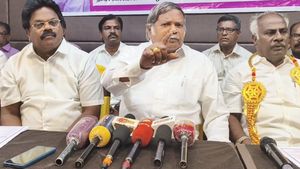 பழைய ஓய்வூதிய திட்டம்.. தந்தை கொடுத்ததை பறித்த மகன்! கோபத்தில் ஆசிரியர்கள்..ஐபெட்டா அண்ணாமலை சுருக்!