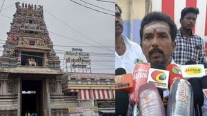 முறைகேடா? இந்து அமைப்பு என கூறி அபிராமி அம்மனுக்கு களங்கம் ஏற்படுத்த முயற்சி! அறங்காவலர் பரபர புகார்