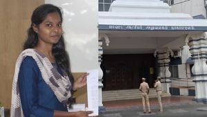 படார்.. கலெக்டர் ஆபீசில் வெடித்த துப்பாக்கி! ரத்த வெள்ளத்தில் சரிந்த அபிநயா..ட்யூட்டியில் சோக முடிவு