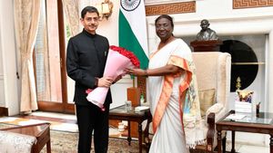 உச்ச நீதிமன்றத்தின் அதிகாரத்தை கேள்வி எழுப்பும் 4 கேள்விகள்.. ஜனாதிபதி எழுப்பியதை கவனித்தீர்களா
