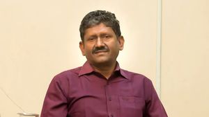ஐஏஎஸ் அதிகாரி சகாயத்திற்கு மத்திய பாதுகாப்பு படை பாதுகாப்பு..  தமிழக அரசுக்கு நீதிபதி எச்சரிக்கை