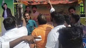 எங்க திமுக மோர் பந்தலை அகற்றுயா பார்க்கலாம்.. தவெக பந்தலை அகற்றிய ஊழியரிடம் விஜய் கட்சியினர் சவால்