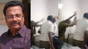 டிரைவரை செருப்பால் அடித்த விவகாரம்.. உதவி மேலாளர் உள்ளிட்ட 4 பேர் மீது வழக்குப்பதிவு செய்த போலீசார்!