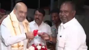 மதுரையில் அமித்ஷாவை வரவேற்ற ஆர்பி உதயகுமார், செல்லூர் ராஜு.. எடப்பாடி ஆணைக்கிணங்க வரவேற்றதாக பேட்டி!