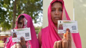 உள்ளே வரும் QR டெக்னாலஜி.. மொத்தமாக மாறும் ஆதார்.. நீங்க நினைச்சு கூட பார்க்காத மாற்றங்கள்
