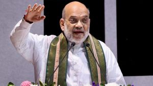 மதுரை வந்தார்  அமித் ஷா.. முக்கிய தலைவர்களை சந்திக்க திட்டம்.. நாளை பாஜக கூட்டம்