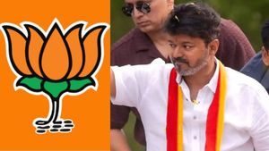 TVK Vijay: சவுராஷ்டிரா மக்கள் ஆதரவு.. பாஜகவுக்கு ஷாக் கொடுக்கும் தவெக.. விஜயால் மதுரையில் மாறும் கணக்கு! 
