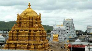 Tirupati: வீக் என்டில்! திருப்பதி ஏழுமலையானை காண 24 மணி நேரம்! பக்தர்கள் அவதி!