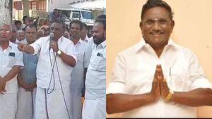 ஓசி பஸ்ல தான போறீங்க? பெண்களை நோக்கி ஆண்டிபட்டி திமுக எம்எல்ஏ மகாராஜன் சொன்ன வார்த்தை.. சர்ச்சை!