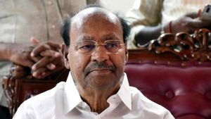 ஆடிட்டர் குருமூர்த்தி பேச்சுவார்த்தையால் பலன் இல்லை! நீயா, நானா பார்த்துருவோம்- ராமதாஸ் ஆவேசம் 