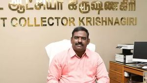 பள்ளிகள் திறந்து மூன்று நாளாச்சு..  மாணவர்களுக்கு கிருஷ்ணகிரி கலெக்டர் வெளியிட்ட சூப்பர் அறிவிப்பு 