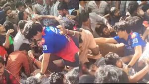 பெங்களூர் நெரிசல்.. இதுக்கெல்லாம் யார் பொறுப்பு.. சித்தராமையா உடனே சொல்லனும்! கொதித்த கர்நாடக பாஜக