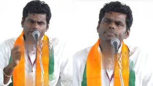 தமிழ்நாட்டில் பல சார்கள், தம்பிகள் உலவி கொண்டிருக்கிறார்கள்! அமித்ஷா முன்னிலையில் அண்ணாமலை ஆவேசம்
