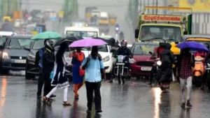 வெயிலுக்கு இடையே! அடுத்த 2 மணி நேரம் கொளுத்த போகும் மழை.. இந்த 7 மாவட்டங்களில் ஜில் கிளைமேட் தான்