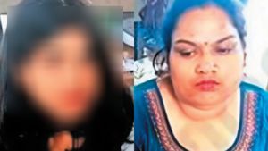 பெங்களூர் ரயிலில் 2 பெண்கள்.. தோளில் தொங்கிய 