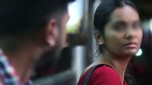 சேலத்தில் கள்ளக்காதலனுடன் திருமணம்.. ஸ்டேஷனுக்கு பாதுகாப்பு கேட்டு வந்த திருமணமான பெண்.. ட்விஸ்ட்
