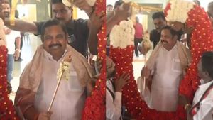 இதுதான் ரியல் கூட்டணி! முருகன் மாநாடு அன்று.. கையில் வேலுடன் நின்ற எடப்பாடி பழனிசாமி.. என்ன நடந்தது?