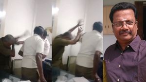 அரசு பேருந்து ஓட்டுனருக்கு செருப்படி.. திகைத்துப் போன பயணிகள்! அந்த அதிகாரிக்கு என்ன தண்டனை!