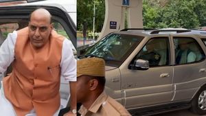 எய்ம்ஸில் இல்லாததா கோவையில் இருக்கு? மருத்துவமனையில் மனைவி.. ராஜ்நாத் சிங்கின் திடீர் கோவை விசிட்! 
