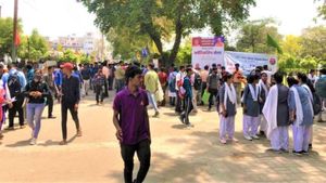 கரும்பு தின்ன கூலியா? மாதம் 12 ஆயிரமும் கொடுத்து தொழில் பயிற்சி! இந்த வாய்ப்பை மிஸ் பண்ணிடாதீங்க!