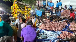 நத்தம் முழுக்க கறி வாசம்! மலை போல் சோறு.. குளம் போல் கறிக் குழம்பு! கருப்பண்ணசாமிக்கு மெகா படையல்!