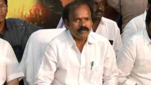 ஹைகோர்ட் போட்ட போடால்.. ஆதரவாளர்கள் இல்லாமல் தனியாளாக.. ஆஜரான பூவை ஜெகன் மூர்த்தி! 