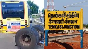 தனியாக ஓடிய அரசுப் பேருந்து சக்கரங்கள்.. பீதியில் உறைந்த 87 பயணிகள்.. தென்காசியில் பரபரப்பு! 