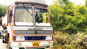 திருப்பூரில் தேங்காய் எண்ணெய்யுடன்  லாரி கடத்தல்.. பிரபல ஆயில் மில் உரிமையாளர் அதிரடியாக கைது