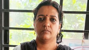 அரசு ஊழியருக்கு பாடம் கற்று தந்த விவசாயி.. சாமர்த்தியமான முடிவால் கம்பி எண்ணும் விஏஓ