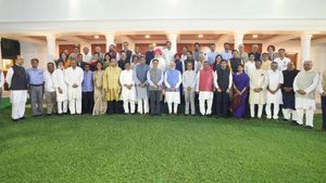 கனிமொழியை பாராட்டிய மோடி.. ரொம்ப பெருமையாக இருக்கு.. வெளிநாடு சென்று வந்த எம்பிக்களை சந்தித்த பிரதமர்