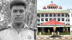 அஜித்குமார் குடும்பத்துக்கு ரூ.25 லட்சம் இடைக்கால நிவாரணம் வழங்கவேண்டும்.. ஐகோர்ட் கிளை உத்தரவு 