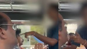 அரசு பஸ்சில் தங்கையிடம் பாலியல் சீண்டலில் ஈடுபட்ட முதியவர்.. பெண் யூடியூபர் செய்த துணிச்சலான காரியம்