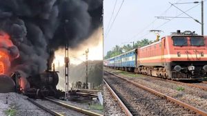 திருவள்ளூர் சரக்கு ரயில் விபத்து: மாற்று பாதையில் இயக்கப்படும் எக்ஸ்பிரஸ் ரயில்கள்! 