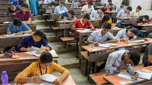 தமிழகத்தில் அரசு ஊழியராக ஆசையா? நெருங்கும் குரூப்-2 தேர்வு.. அரசு வெளியிட்ட சூப்பர் அறிவிப்பு
