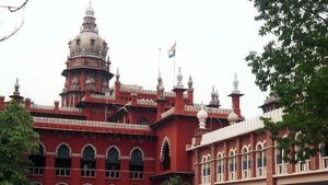 வில்லங்க சான்றிதழில் வில்லங்கம்.. காஞ்சிபுரம் கலெக்டரால் முடக்கப்பட்ட சொத்து.. பின்னணி என்ன
