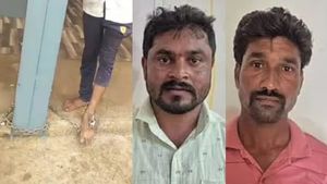 கால்களை சங்கிலியால் கட்டி டிரைவர் சித்ரவதை..  காரணத்தை பாருங்க.. கர்நாடகாவில் நடந்த கொடுமை