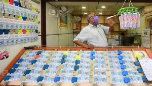 கேரள மான்சூன் பம்பர் லாட்டரி ரூ 10 கோடி.. வெளிமாநில தொழிலாளிக்கு அடித்த யோகம்? கடை உரிமையாளர் சொன்னதை பாருங்க