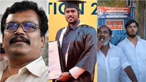 மதுரையில் கோவிலுக்கு மனைவியுடன் சென்ற தேனி எம்பி மகன்.. மருத்துவமனையில் அனுமதி.. என்ன நடந்தது? 