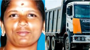 மதுரை அலங்காநல்லூர் அருகே  கணவர் ஓட்டிய லாரி.. நடந்த சிறு தவறு.. மனைவிக்கு எமனாக மாறியது