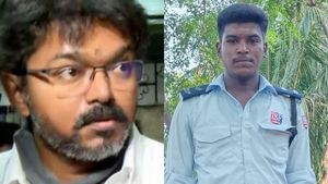 விஜய் போராட்டத்தில்.. பங்கேற்க வந்த தவெகவினர் அதிகாலையில் திடீர் கைது! என்ன காரணம் 