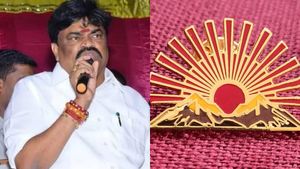 திமுக என்னை கார்னர் பண்ணுது! ராஜேந்திர பாலாஜி மைக்கை பிடித்ததும் தாரை தாரையாக கண்ணீர்! 