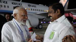 பிரதமர் மோடியுடன் எடப்பாடி பழனிசாமி சந்திப்பு.. திருச்சி ஏர்போர்ட்டில் நடந்த மீட்டிங்.. ஆலோசித்தது என்ன?