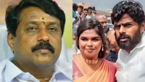 அண்ணாமலையுடன் நிற்கும் நிகிதாவின் புகைப்படம்.. நயினார் நாகேந்திரன் கொடுத்த ரியாக்சன்!