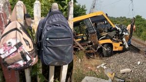  சோகத்திலும் சோகம்.. கடலூர் விபத்தில் உயிரிழந்த அக்கா, தம்பி.. 2 குழந்தைகளையும் பறிகொடுத்த பெற்றோர்!
