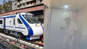 வந்தே பாரத் ரயிலில் திடீரென கிளம்பிய புகை.. அலறி அடித்த பயணிகள்! நடுவழியில் 30 நிமிடங்கள் நிறுத்தம்!