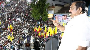 சேலை, தட்டு கொடுத்துட்டாங்க.. ரூ.200 கொடுக்கலை! எடப்பாடி கூட்டத்திற்கு வந்த பெண் சொன்ன மேட்டர்!